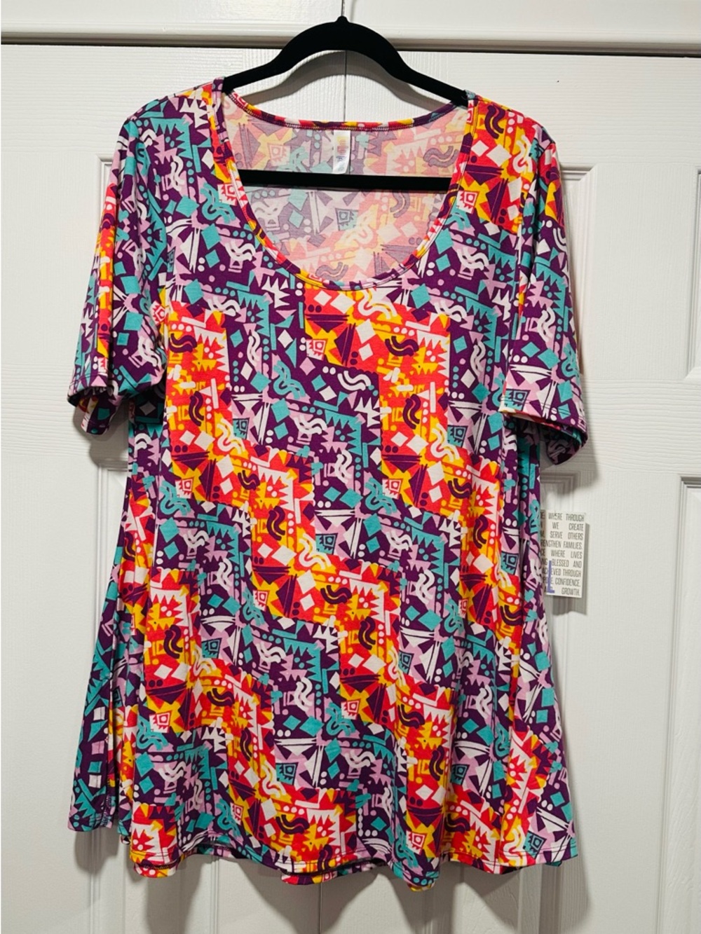 NWT LuLaRoe Perfect Tee - Large
